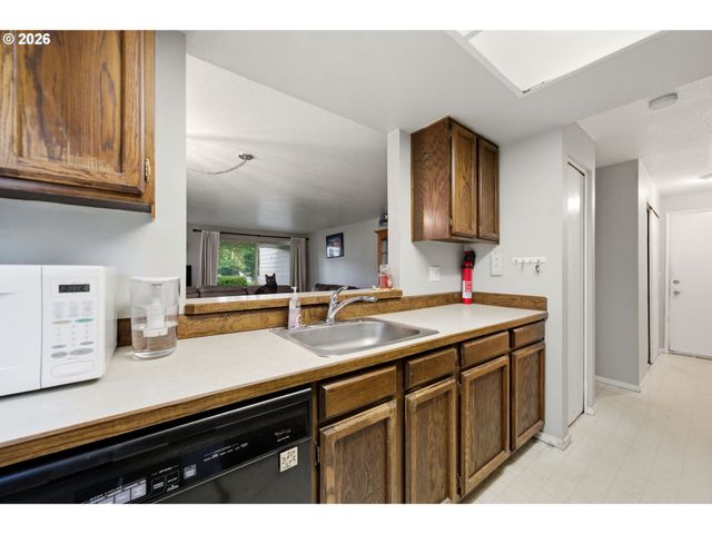 10121 Sw TRAPPER Ter, Beaverton, OR 97008