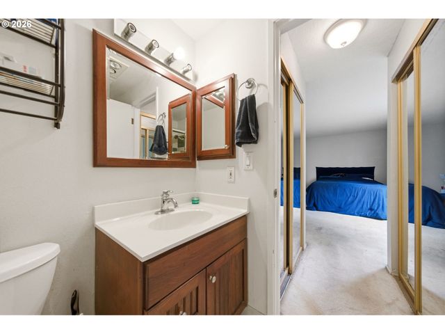 10121 Sw TRAPPER Ter, Beaverton, OR 97008