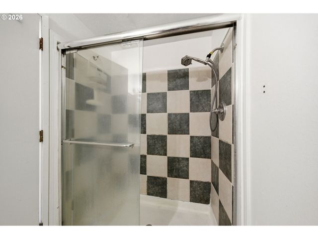 10121 Sw TRAPPER Ter, Beaverton, OR 97008