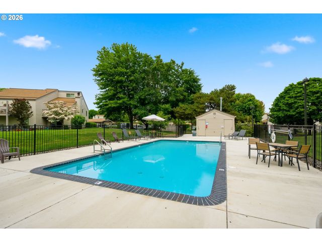 10121 Sw TRAPPER Ter, Beaverton, OR 97008