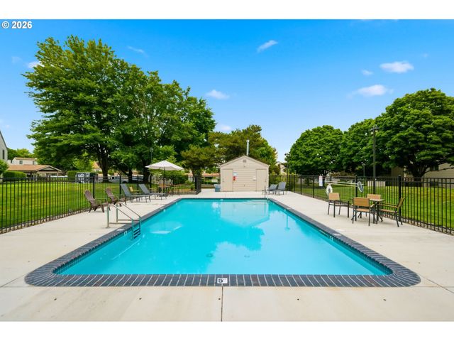 10121 Sw TRAPPER Ter, Beaverton, OR 97008