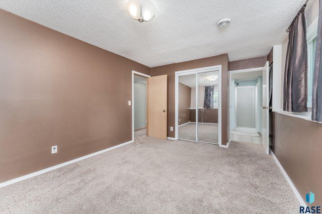 47205 94th St, Sioux Falls, SD 57108