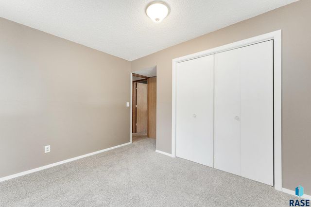 47205 94th St, Sioux Falls, SD 57108