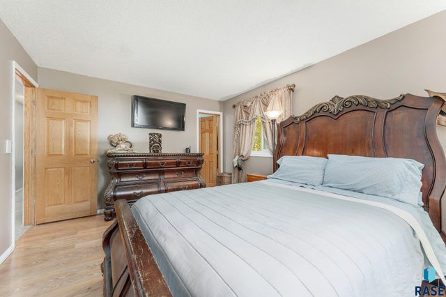 47205 94th St, Sioux Falls, SD 57108