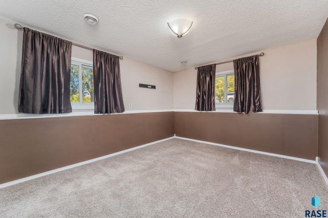 47205 94th St, Sioux Falls, SD 57108