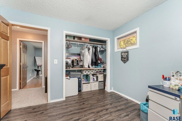 47205 94th St, Sioux Falls, SD 57108