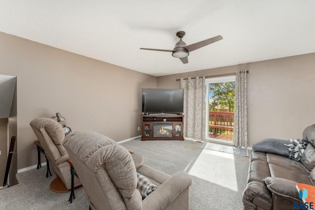 47205 94th St, Sioux Falls, SD 57108