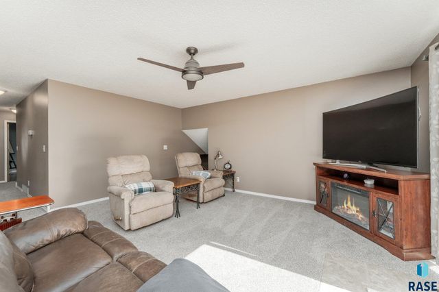 47205 94th St, Sioux Falls, SD 57108