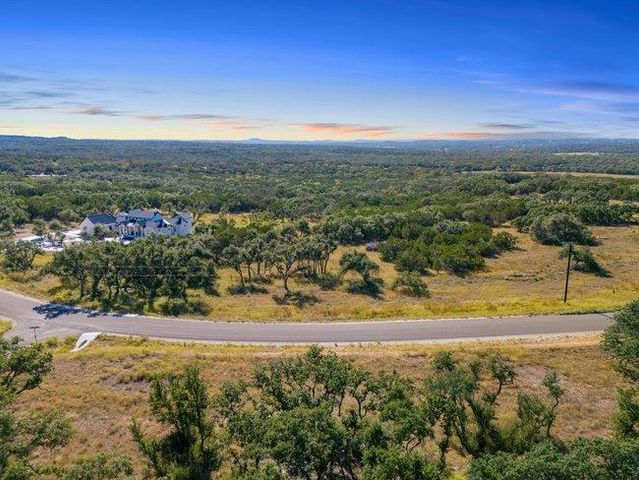 618 Windmill Ridge DR, Blanco, TX 78606