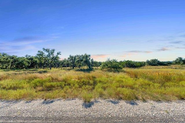 618 Windmill Ridge DR, Blanco, TX 78606