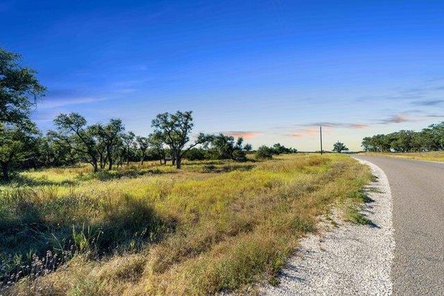 618 Windmill Ridge DR, Blanco, TX 78606