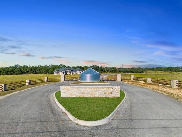 618 Windmill Ridge DR, Blanco, TX 78606
