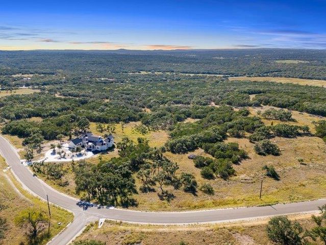 618 Windmill Ridge DR, Blanco, TX 78606