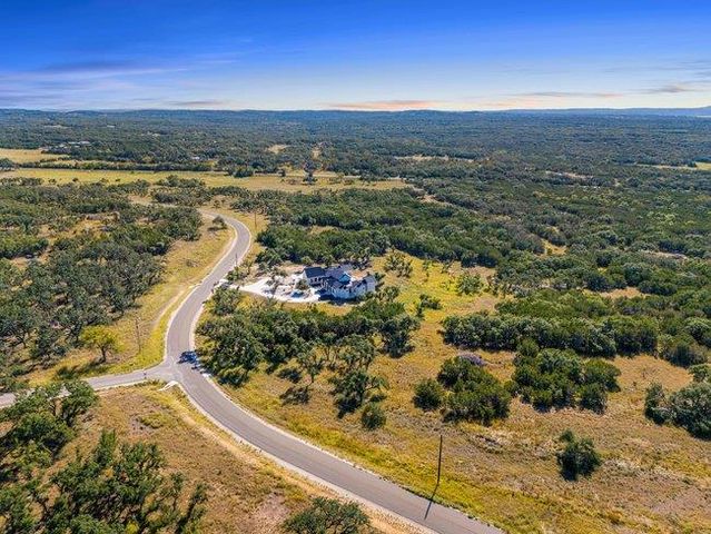 618 Windmill Ridge DR, Blanco, TX 78606