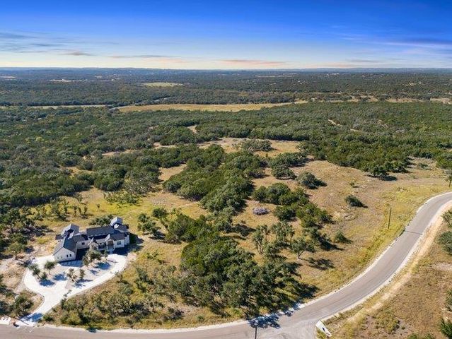 618 Windmill Ridge DR, Blanco, TX 78606
