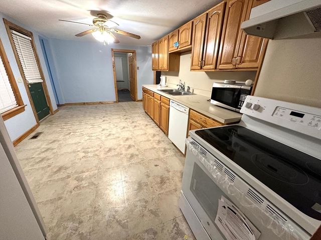 29 Fiske St, Southbridge, MA 01550