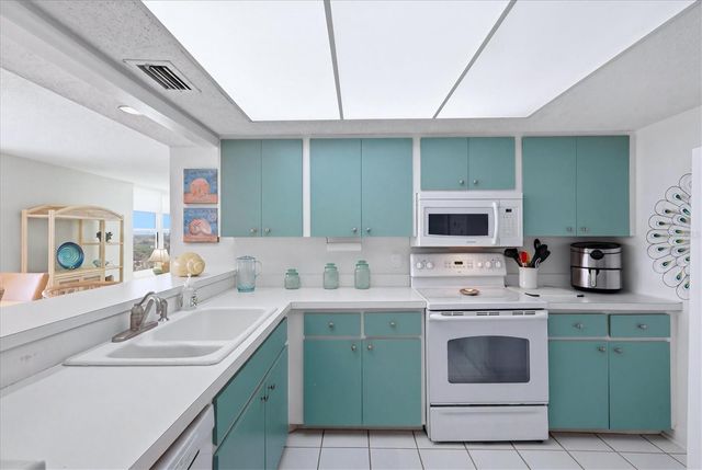 629 ALHAMBRA ROAD 702, Venice, FL 34285
