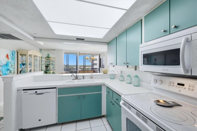 629 ALHAMBRA ROAD 702, Venice, FL 34285