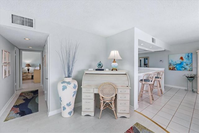 629 ALHAMBRA ROAD 702, Venice, FL 34285