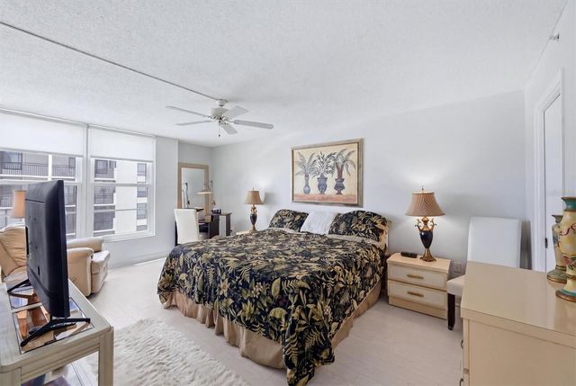 629 ALHAMBRA ROAD 702, Venice, FL 34285