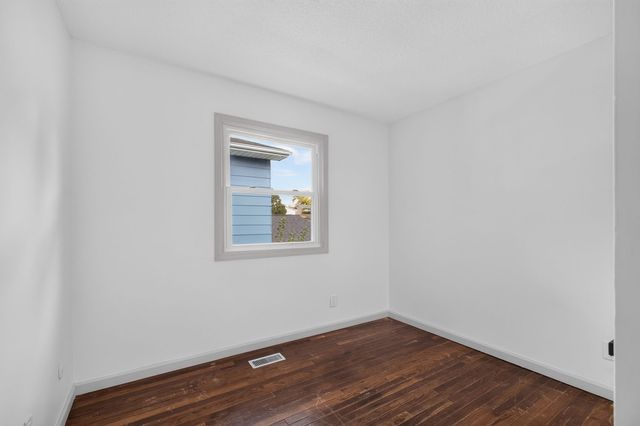 4210 Greenway Drive, Davenport, IA 52804