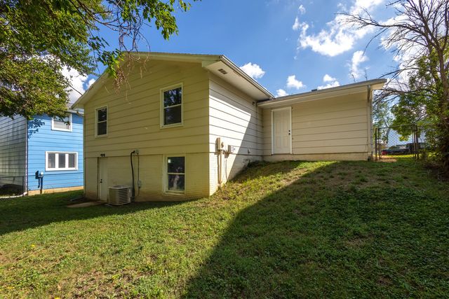 4210 Greenway Drive, Davenport, IA 52804