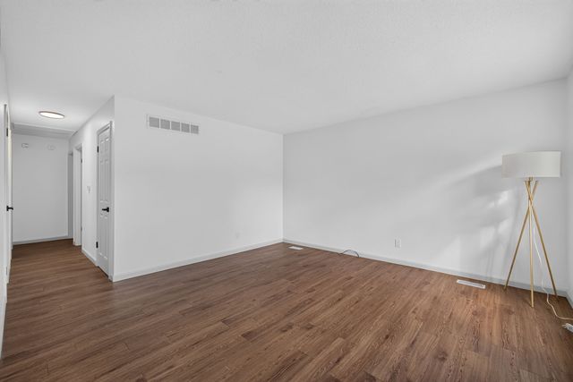 4210 Greenway Drive, Davenport, IA 52804