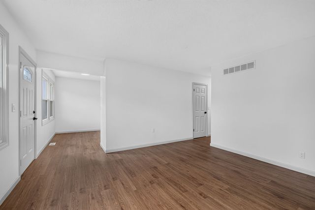 4210 Greenway Drive, Davenport, IA 52804
