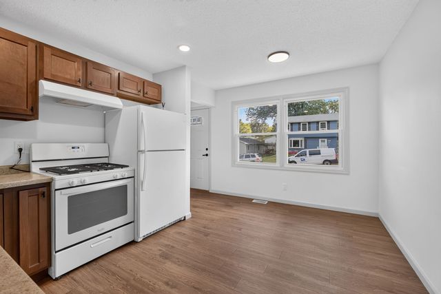 4210 Greenway Drive, Davenport, IA 52804