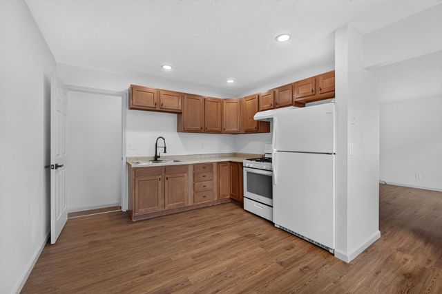 4210 Greenway Drive, Davenport, IA 52804