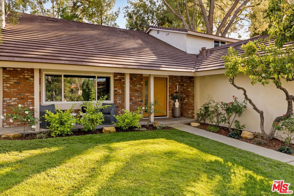 22460 Cairnloch Street, Calabasas, CA 91302 — photo 2