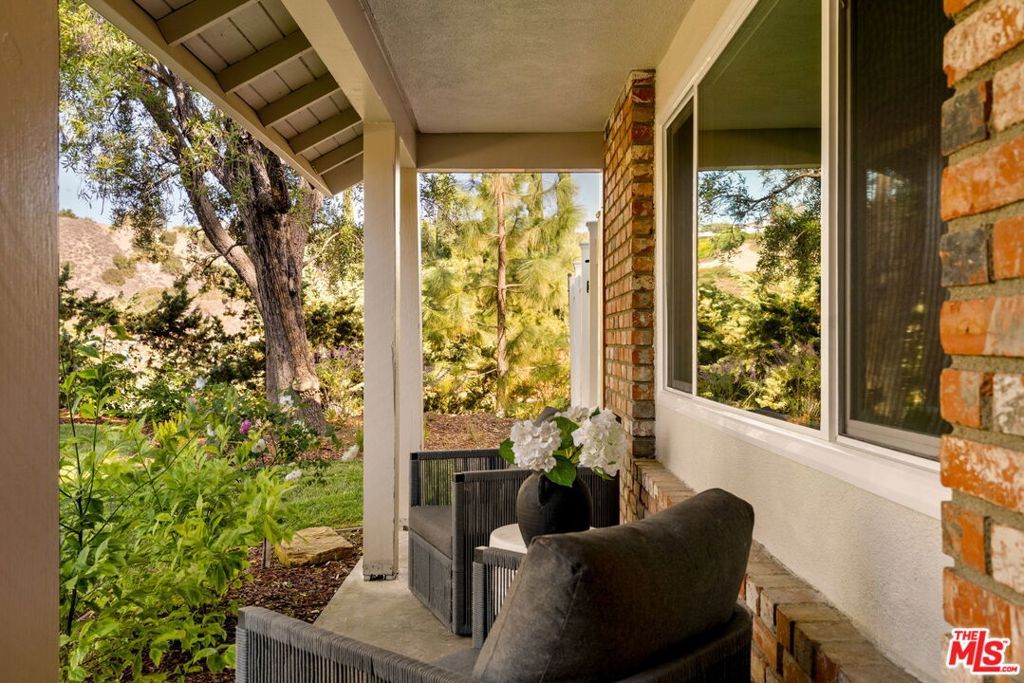 22460 Cairnloch Street, Calabasas, CA 91302 — photo 3