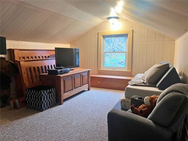 1146 Baltzley Valley Road SE, New Philadelphia, OH 44663