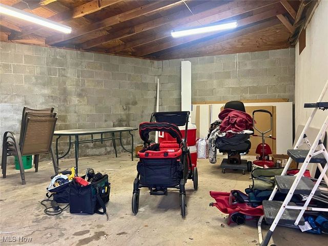 1146 Baltzley Valley Road SE, New Philadelphia, OH 44663