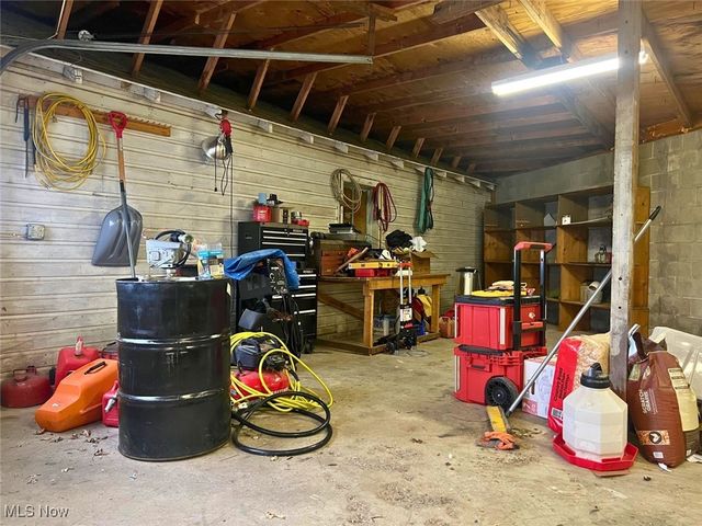 1146 Baltzley Valley Road SE, New Philadelphia, OH 44663