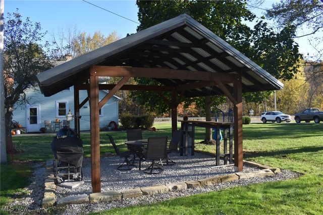 1146 Baltzley Valley Road SE, New Philadelphia, OH 44663