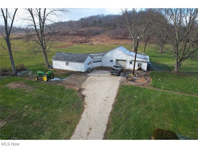 1146 Baltzley Valley Road SE, New Philadelphia, OH 44663