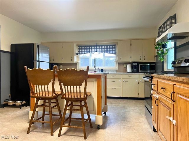 1146 Baltzley Valley Road SE, New Philadelphia, OH 44663