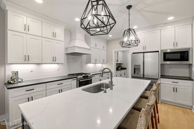 7505 Lone Oak Ct, Crestwood, KY 40014