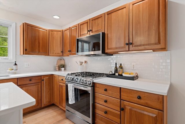 8 Cardinal Cir, Shrewsbury, MA 01545