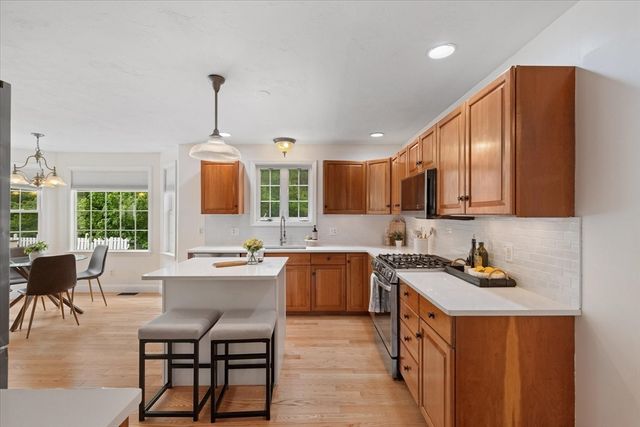 8 Cardinal Cir, Shrewsbury, MA 01545