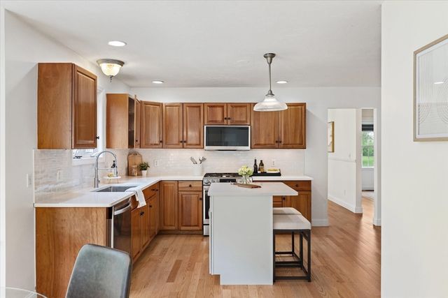 8 Cardinal Cir, Shrewsbury, MA 01545