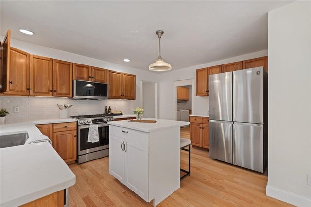 8 Cardinal Cir, Shrewsbury, MA 01545