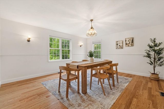 8 Cardinal Cir, Shrewsbury, MA 01545