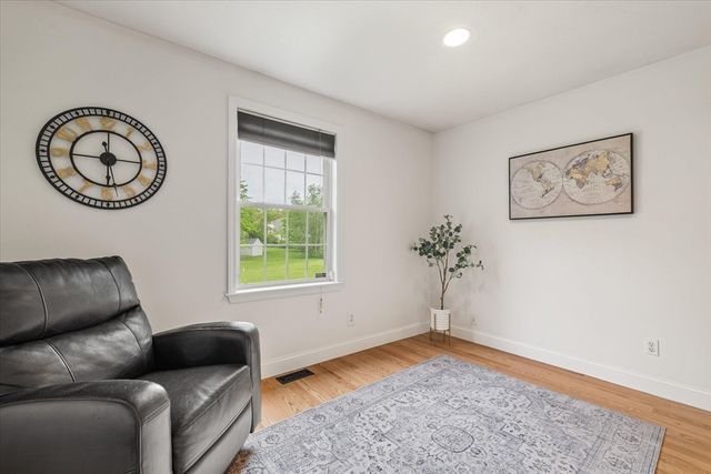 8 Cardinal Cir, Shrewsbury, MA 01545