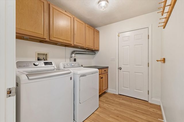 8 Cardinal Cir, Shrewsbury, MA 01545