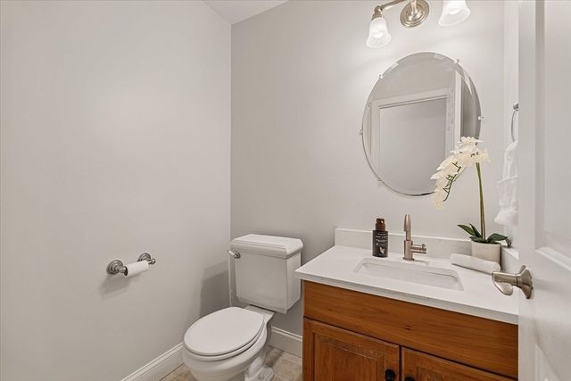 8 Cardinal Cir, Shrewsbury, MA 01545