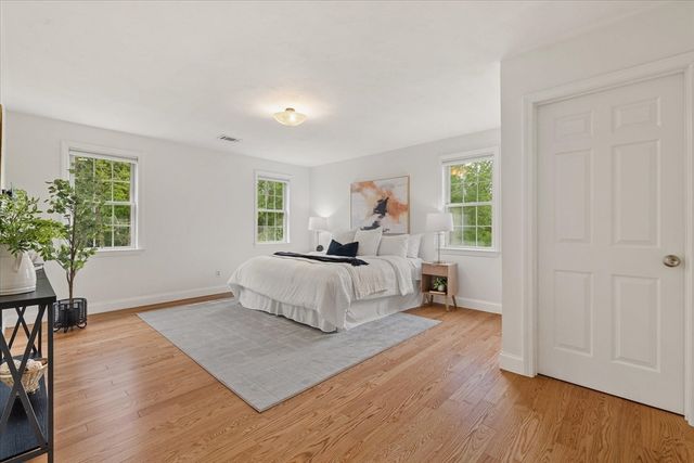 8 Cardinal Cir, Shrewsbury, MA 01545