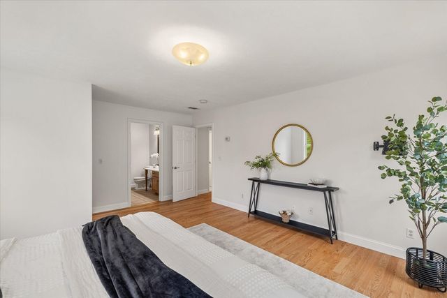 8 Cardinal Cir, Shrewsbury, MA 01545