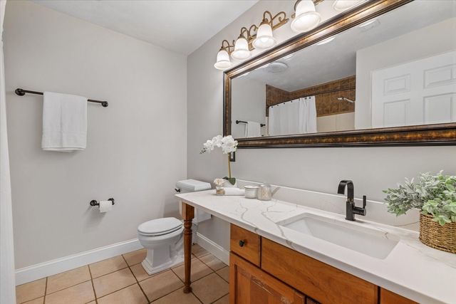 8 Cardinal Cir, Shrewsbury, MA 01545